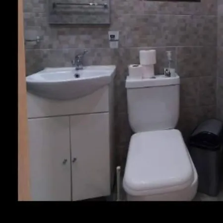 2 Bedroom Heart Of Center