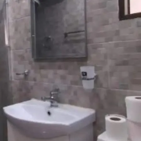2 Bedroom Heart Of Center Apartment