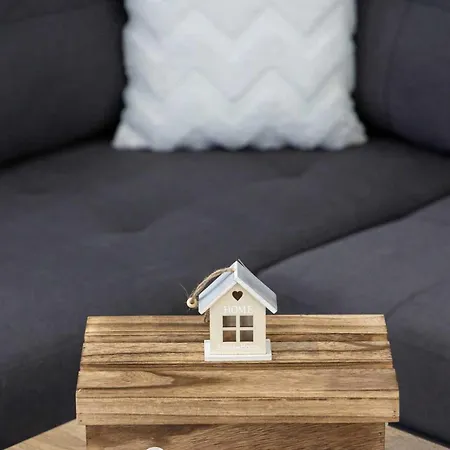 2 Bedroom Heart Of Center *